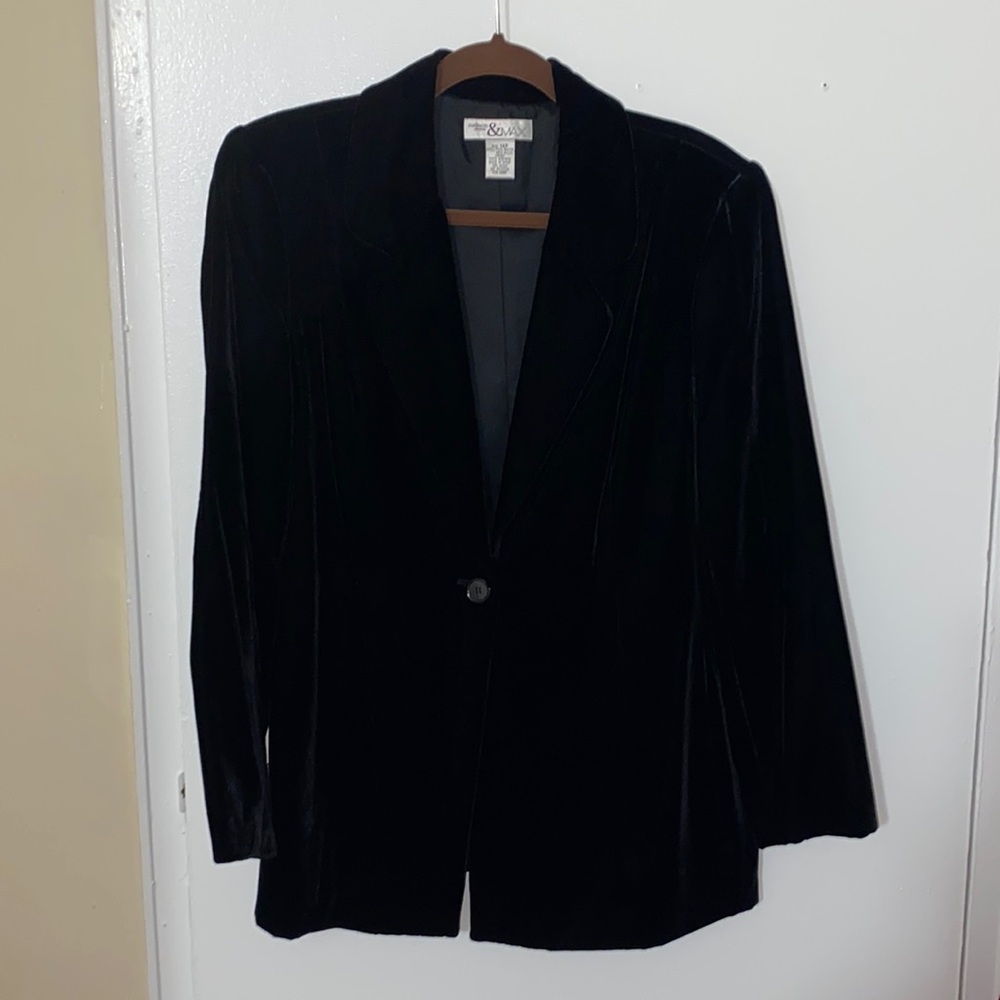 Madison &Max velvet black single button jacket